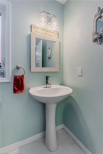 565 Sundew Drive, Waterloo, ON - Indoor Photo Showing Bathroom