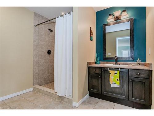 565 Sundew Drive, Waterloo, ON - Indoor Photo Showing Bathroom