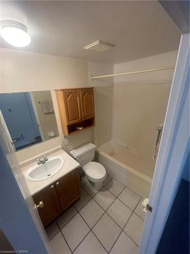 30-129 Victoria Road N, Guelph, ON - Indoor Photo Showing Bathroom