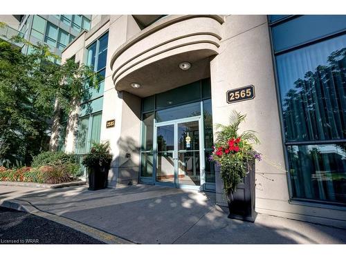 309-2565 Erin Centre Boulevard, Mississauga, ON - Outdoor