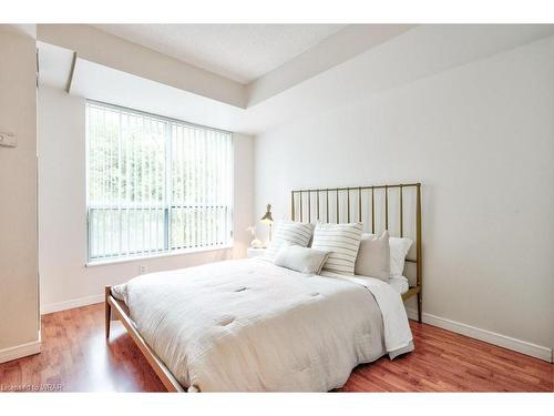 309-2565 Erin Centre Boulevard, Mississauga, ON - Indoor Photo Showing Bedroom