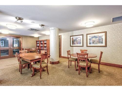 309-2565 Erin Centre Boulevard, Mississauga, ON - Indoor Photo Showing Dining Room