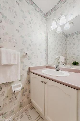 22-50 Midland Drive, Kitchener, ON - Indoor Photo Showing Bathroom