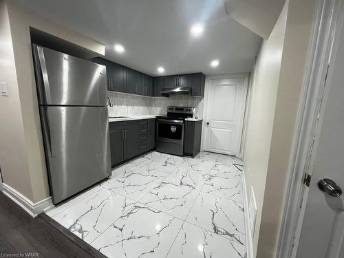 B-18 Tufton Crescent, Brampton, ON - Indoor Photo Showing Kitchen