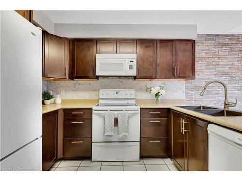 16 Crawford Crescent, Cambridge, ON - Indoor Photo Showing Kitchen With Double Sink