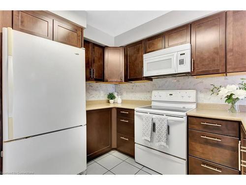 16 Crawford Crescent, Cambridge, ON - Indoor Photo Showing Kitchen