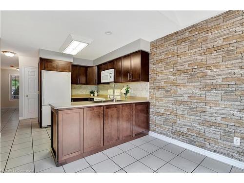 16 Crawford Crescent, Cambridge, ON - Indoor Photo Showing Kitchen