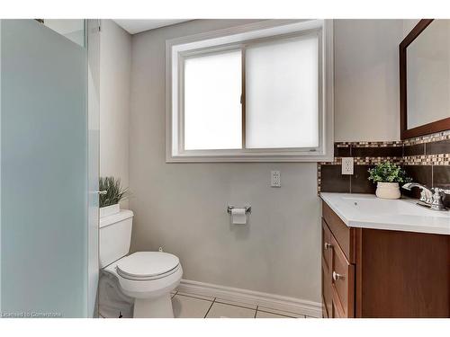 16 Crawford Crescent, Cambridge, ON - Indoor Photo Showing Bathroom