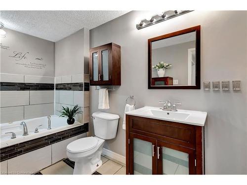 16 Crawford Crescent, Cambridge, ON - Indoor Photo Showing Bathroom