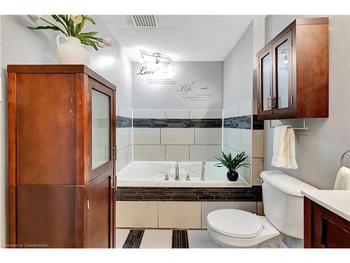 16 Crawford Crescent, Cambridge, ON - Indoor Photo Showing Bathroom