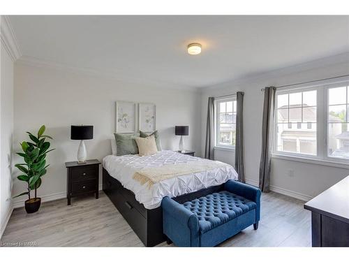 145 Harpin Way E, Fergus, ON - Indoor Photo Showing Bedroom