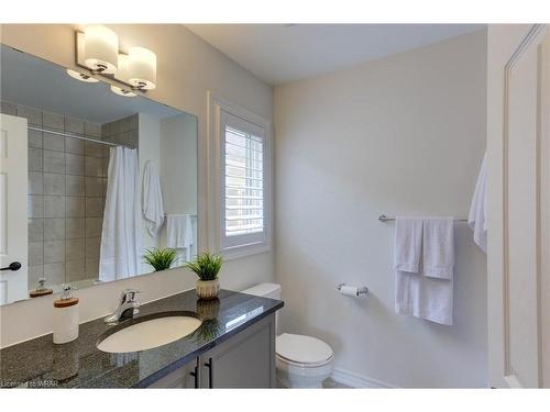 145 Harpin Way E, Fergus, ON - Indoor Photo Showing Bathroom