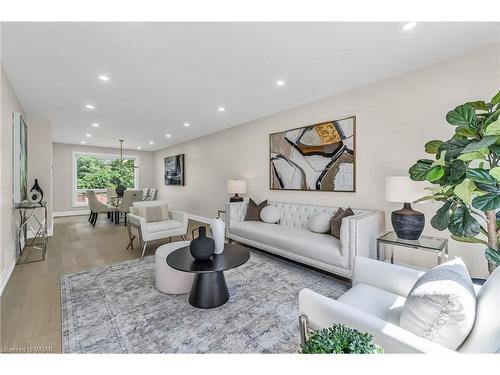 902 Kowal Drive, Mississauga, ON - Indoor Photo Showing Living Room