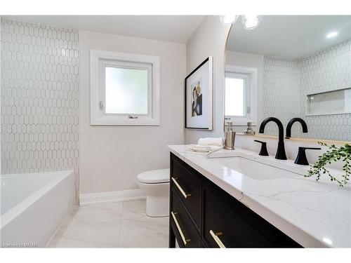 902 Kowal Drive, Mississauga, ON - Indoor Photo Showing Bathroom