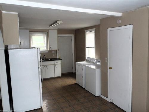 168 Harvey Street, Chatham, ON - Indoor Photo Showing Laundry Room