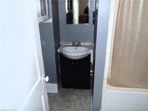 168 Harvey Street, Chatham, ON - Indoor Photo Showing Bathroom