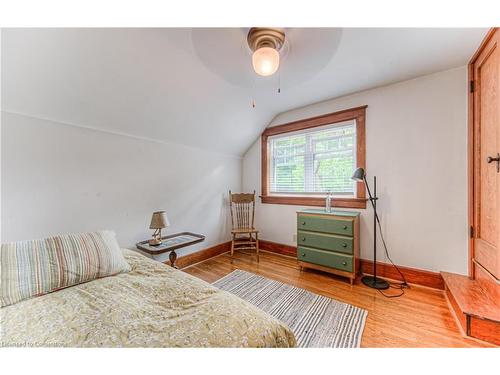 31 Chestnut Street, Kitchener, ON - Indoor Photo Showing Bedroom