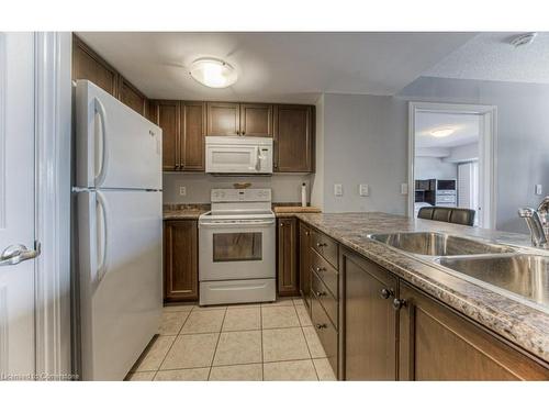 414-505 Margaret Street, Cambridge, ON - Indoor Photo Showing Kitchen With Double Sink