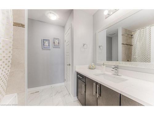 84 Renfrew Street, Kitchener, ON - Indoor Photo Showing Bathroom