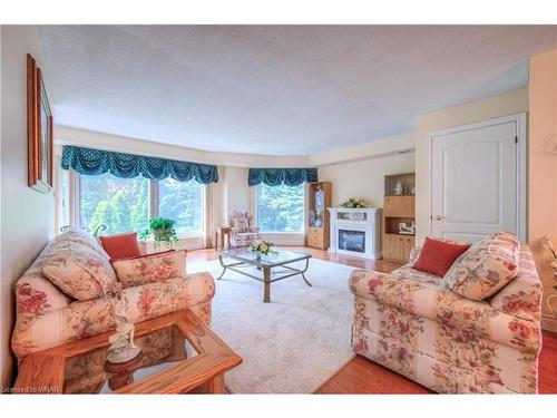 201-190 Hespeler Road, Cambridge, ON - Indoor Photo Showing Living Room