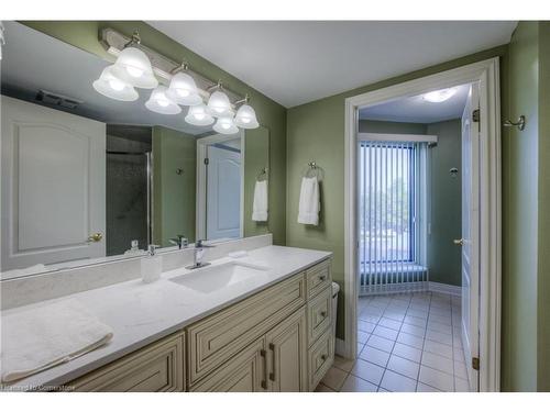 201-190 Hespeler Road, Cambridge, ON - Indoor Photo Showing Bathroom