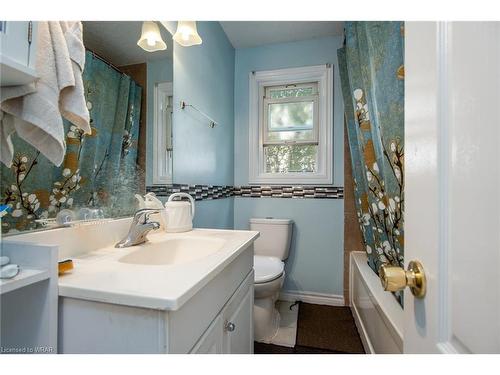 202 Dundas Avenue, Kitchener, ON - Indoor Photo Showing Bathroom