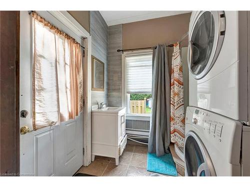 1798 King Street E, Cambridge, ON - Indoor Photo Showing Laundry Room