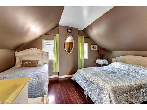 1798 King Street E, Cambridge, ON - Indoor Photo Showing Bedroom