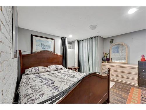 1798 King Street E, Cambridge, ON - Indoor Photo Showing Bedroom