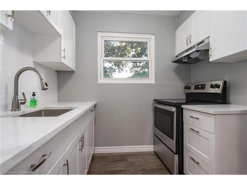 8-450 Pioneer Drive, Kitchener, ON - Indoor Photo Showing Kitchen With Upgraded Kitchen