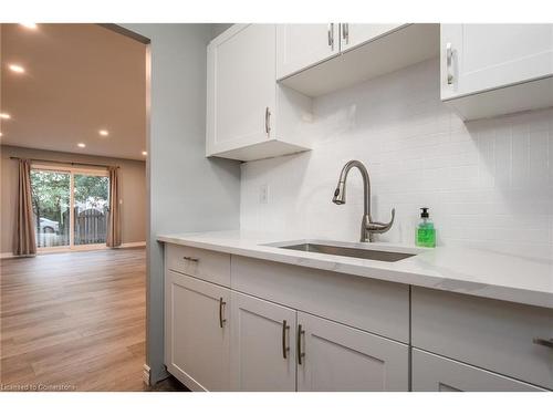 8-450 Pioneer Drive, Kitchener, ON - Indoor Photo Showing Kitchen