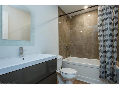 8-450 Pioneer Drive, Kitchener, ON - Indoor Photo Showing Bathroom