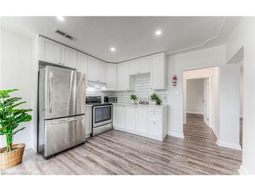 1-55 Meinzinger Avenue, Kitchener, ON - Indoor Photo Showing Kitchen