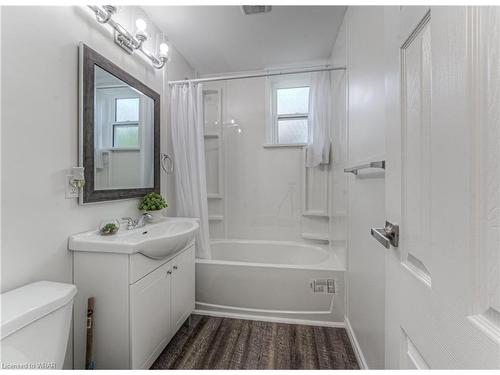 1-55 Meinzinger Avenue, Kitchener, ON - Indoor Photo Showing Bathroom