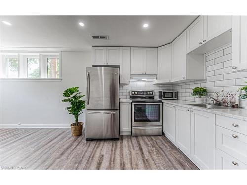 1-55 Meinzinger Avenue, Kitchener, ON - Indoor Photo Showing Kitchen