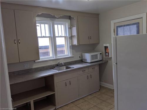 42 Regina Street N, Waterloo, ON - Indoor Photo Showing Kitchen