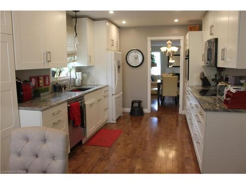 14-75 Beasley Crescent, Cambridge, ON - Indoor Photo Showing Kitchen