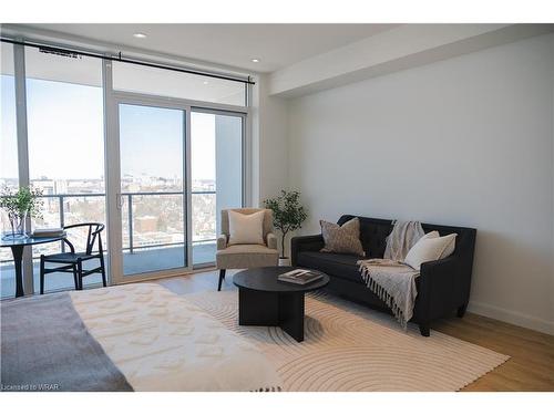 611-741 King Street, Kitchener, ON - Indoor Photo Showing Living Room