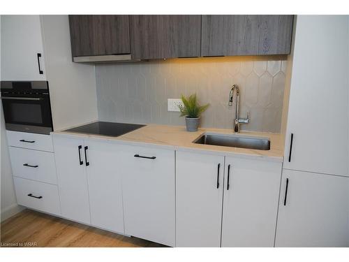 611-741 King Street, Kitchener, ON - Indoor Photo Showing Kitchen