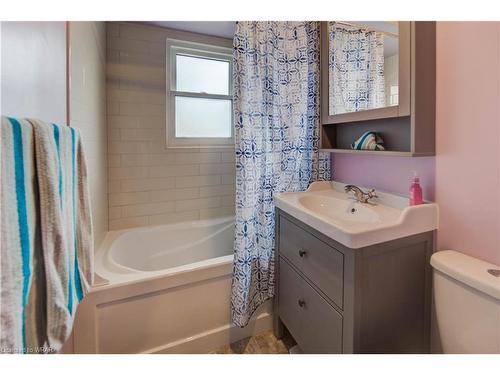 189 Union Street E, Waterloo, ON - Indoor Photo Showing Bathroom