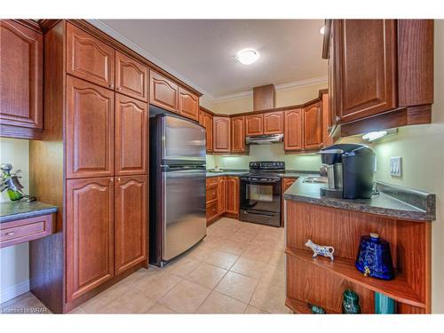 2-500 Lakeview Drive, Woodstock, ON - Indoor Photo Showing Kitchen