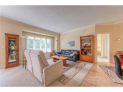 2-500 Lakeview Drive, Woodstock, ON - Indoor Photo Showing Living Room