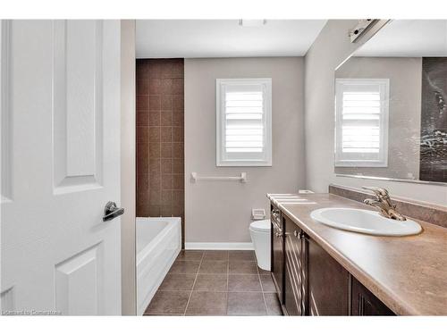 8 Thatcher Street, Cambridge, ON - Indoor Photo Showing Bathroom