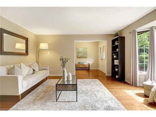 1654 Clyde Road, Cambridge, ON - Indoor Photo Showing Living Room