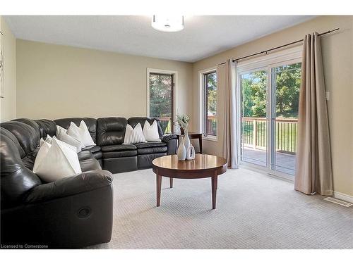 1654 Clyde Road, Cambridge, ON - Indoor Photo Showing Living Room