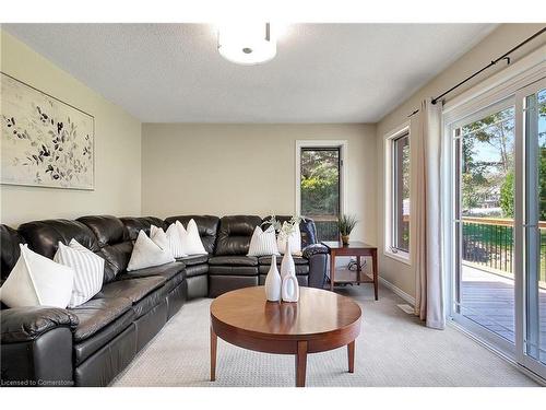 1654 Clyde Road, Cambridge, ON - Indoor Photo Showing Living Room