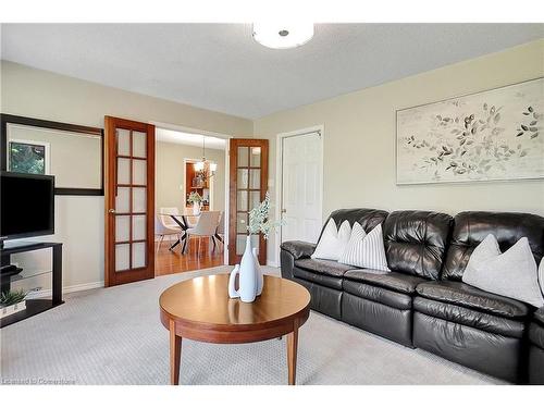 1654 Clyde Road, Cambridge, ON - Indoor Photo Showing Living Room