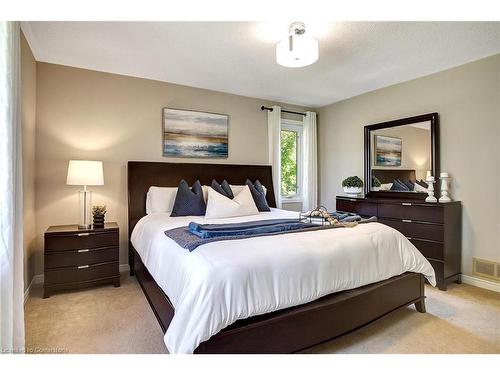 1654 Clyde Road, Cambridge, ON - Indoor Photo Showing Bedroom