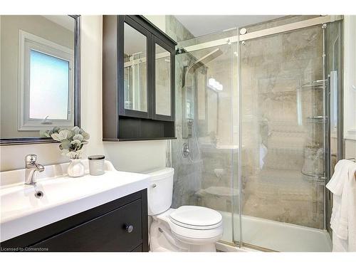 1654 Clyde Road, Cambridge, ON - Indoor Photo Showing Bathroom