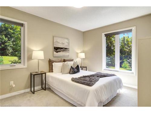 1654 Clyde Road, Cambridge, ON - Indoor Photo Showing Bedroom